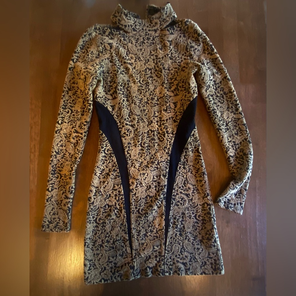 Free People XS long sleeve dress. Dress is black with tan design.